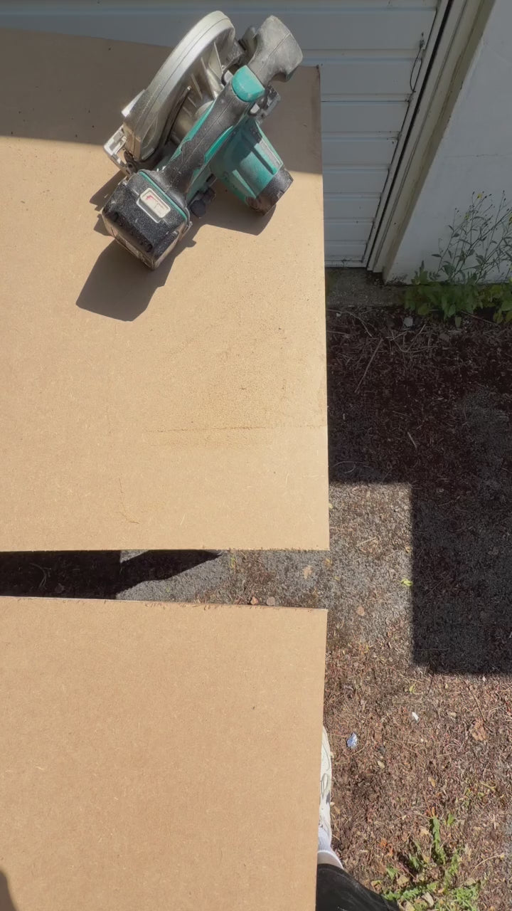 CutMate™ timber support clip holding a board offcut after a circular saw cut